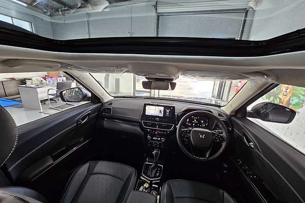 2025 Mahindra XUV3XO AX7L