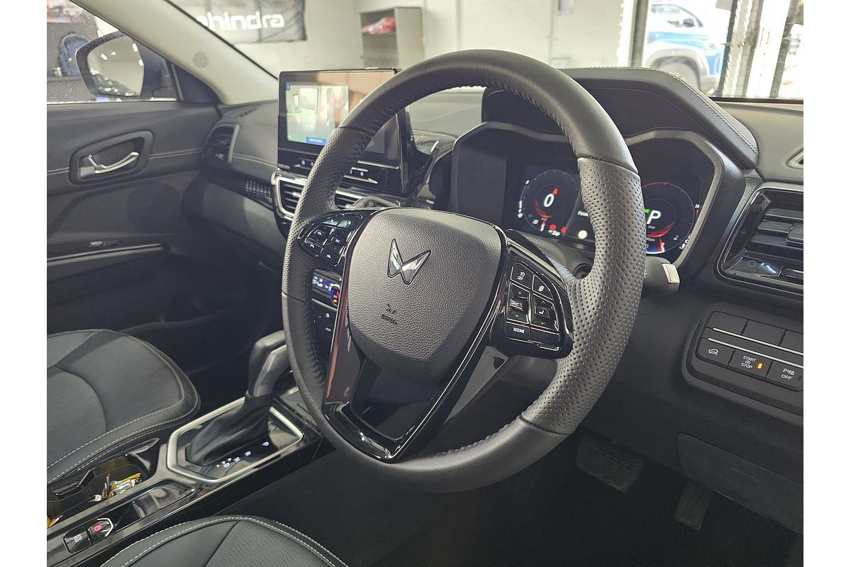 2025 Mahindra XUV3XO AX7L