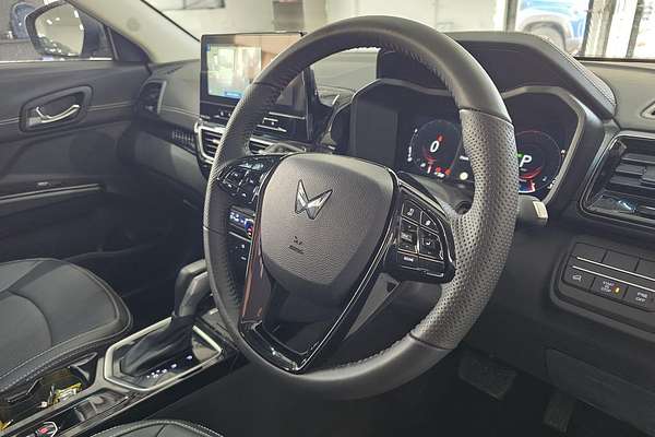 2025 Mahindra XUV3XO AX7L