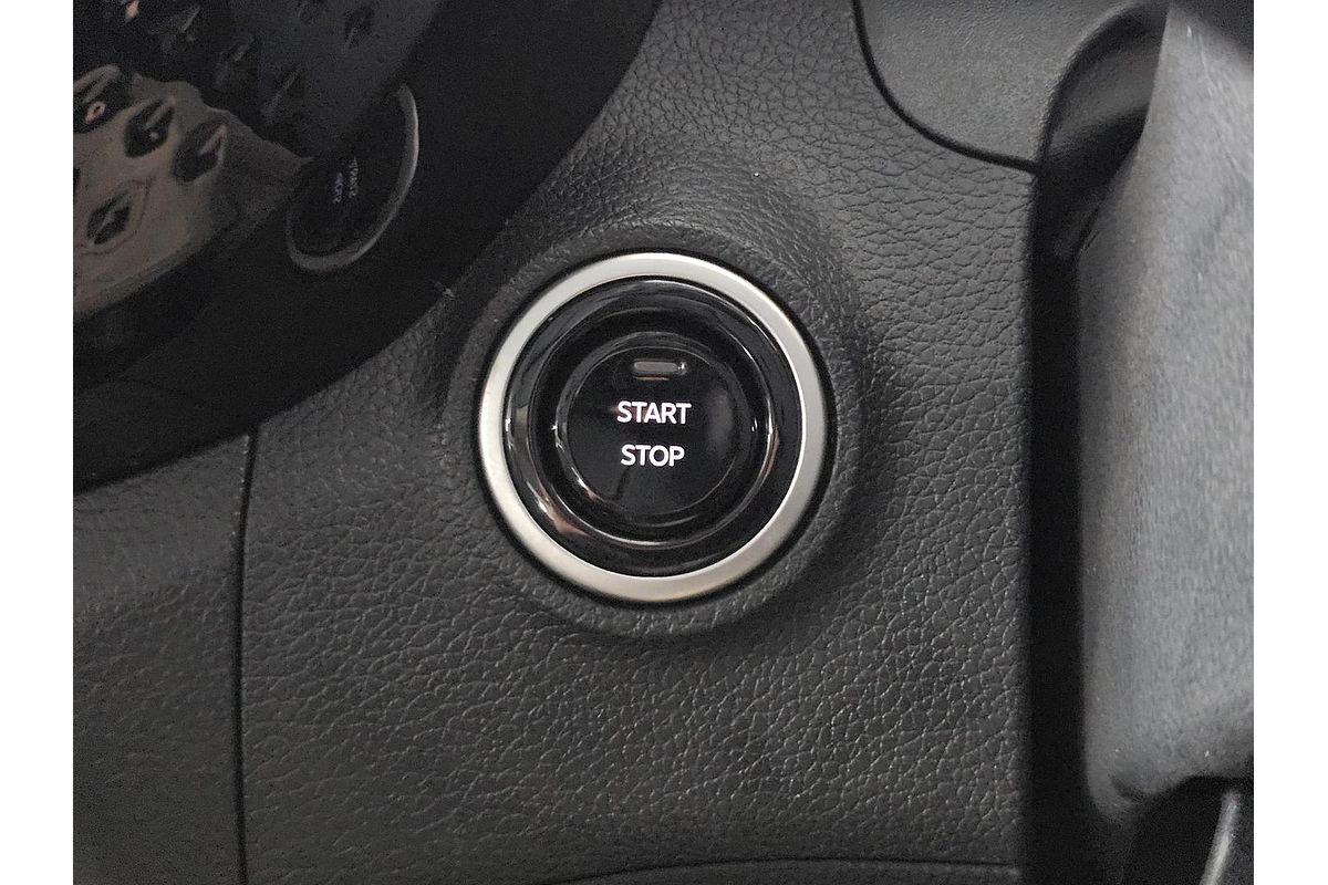 2025 Mahindra XUV3XO AX7L