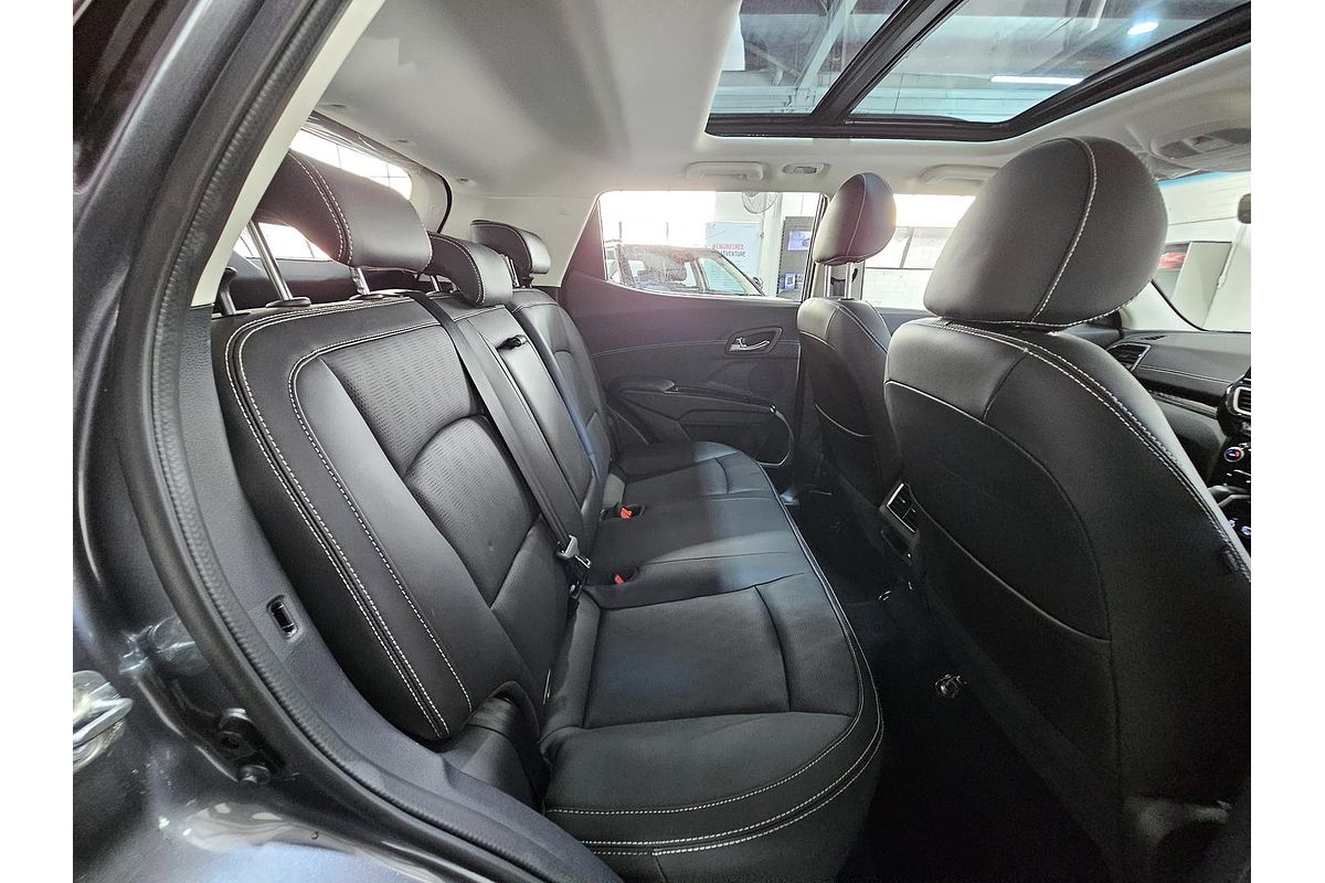 2025 Mahindra XUV3XO AX7L