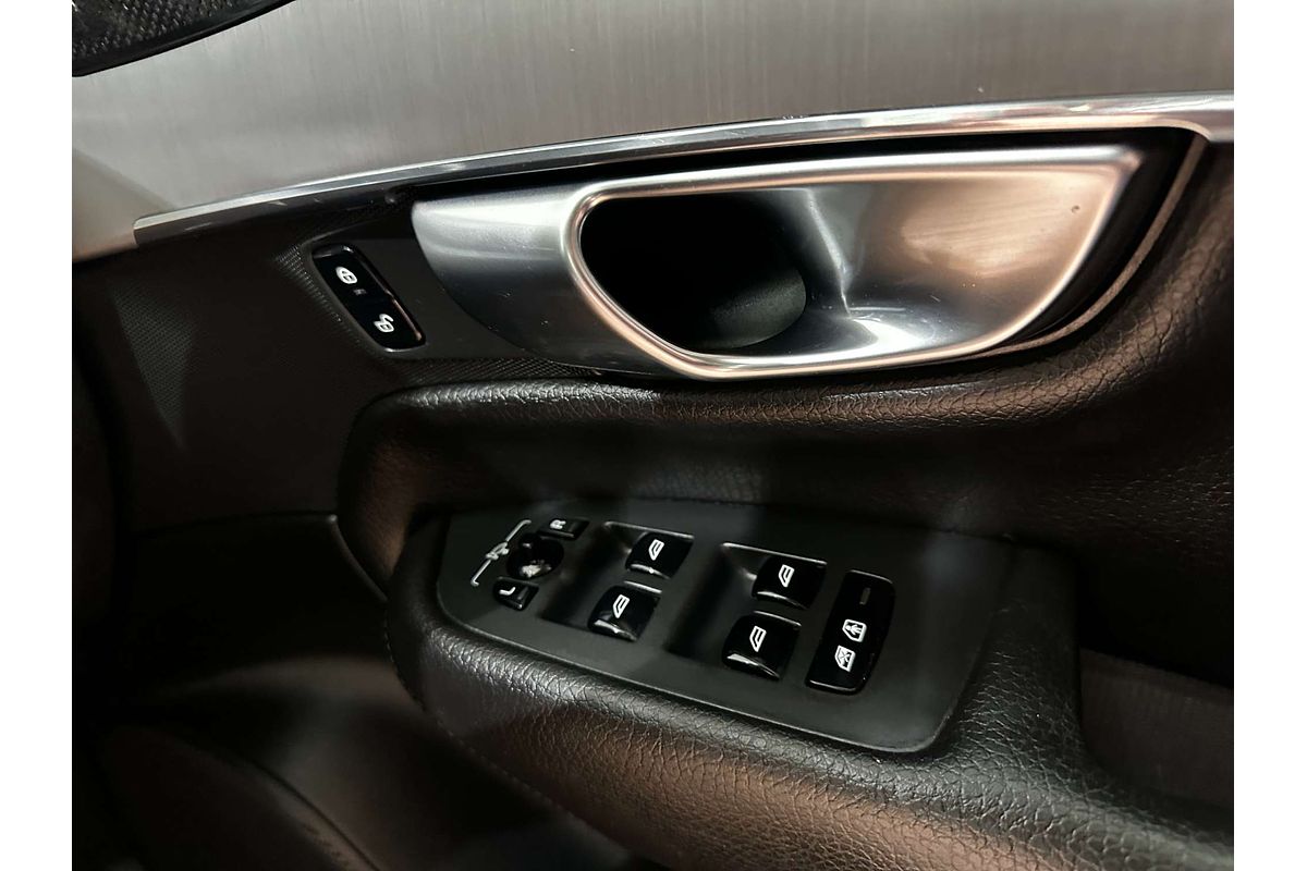 2020 Volvo XC90 D5 Momentum