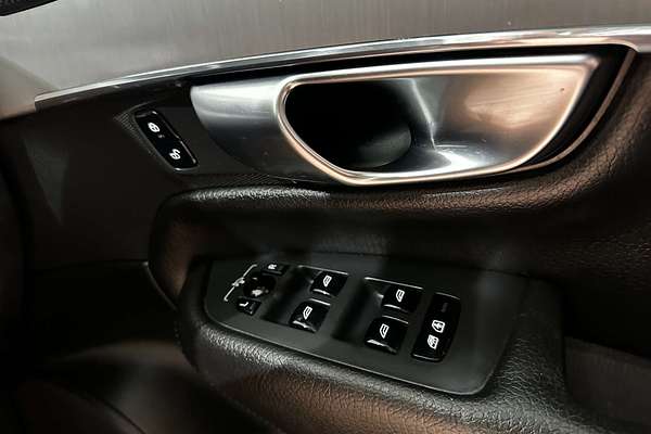2020 Volvo XC90 D5 Momentum