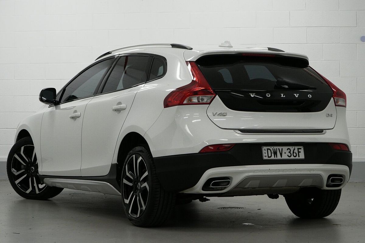 2017 Volvo V40 Cross Country D4 Pro