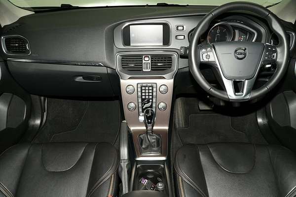 2017 Volvo V40 Cross Country D4 Pro