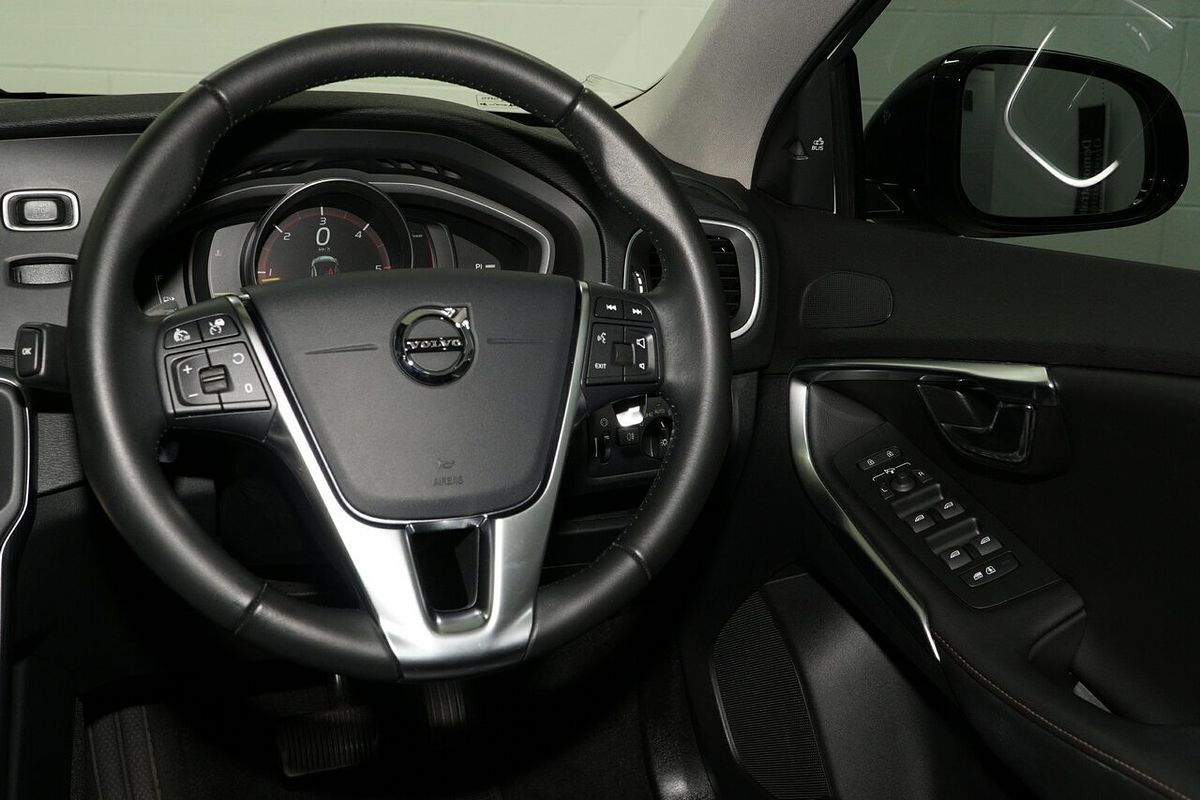 2017 Volvo V40 Cross Country D4 Pro