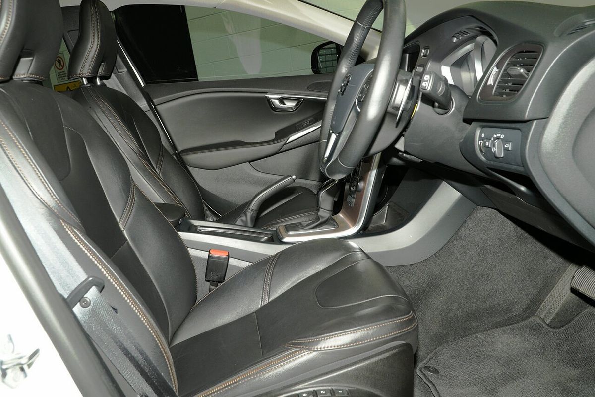 2017 Volvo V40 Cross Country D4 Pro