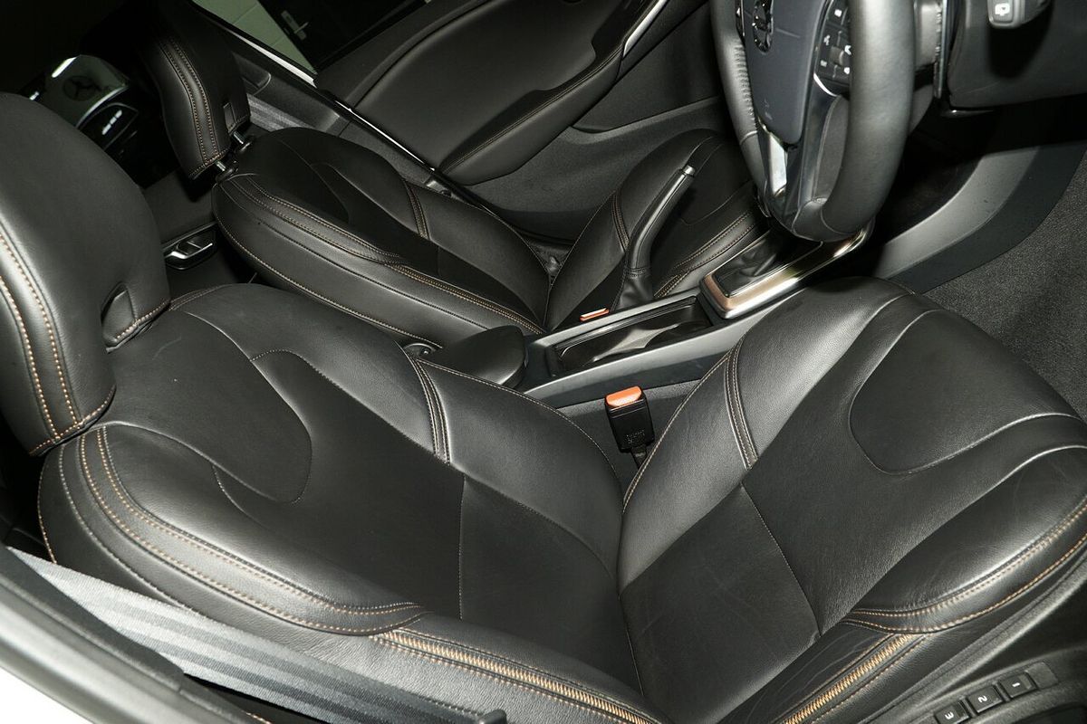 2017 Volvo V40 Cross Country D4 Pro