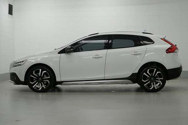 2017 Volvo V40 Cross Country D4 Pro