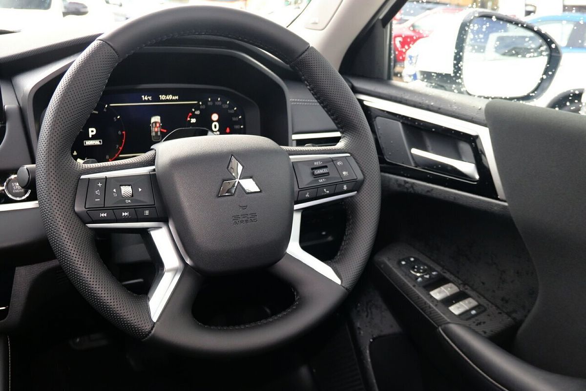 2025 Mitsubishi Outlander LS ZM