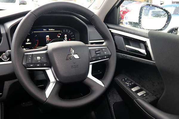 2025 Mitsubishi Outlander LS ZM