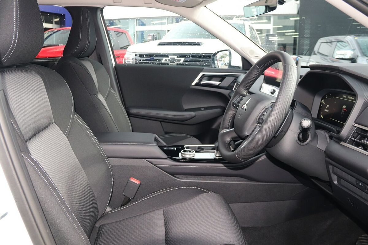 2025 Mitsubishi Outlander LS ZM