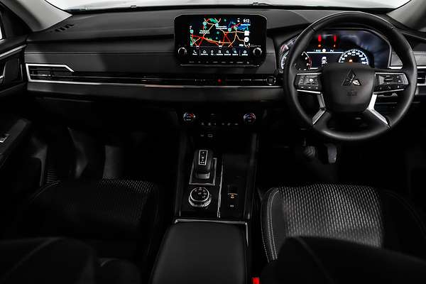 2024 Mitsubishi Outlander LS ZM