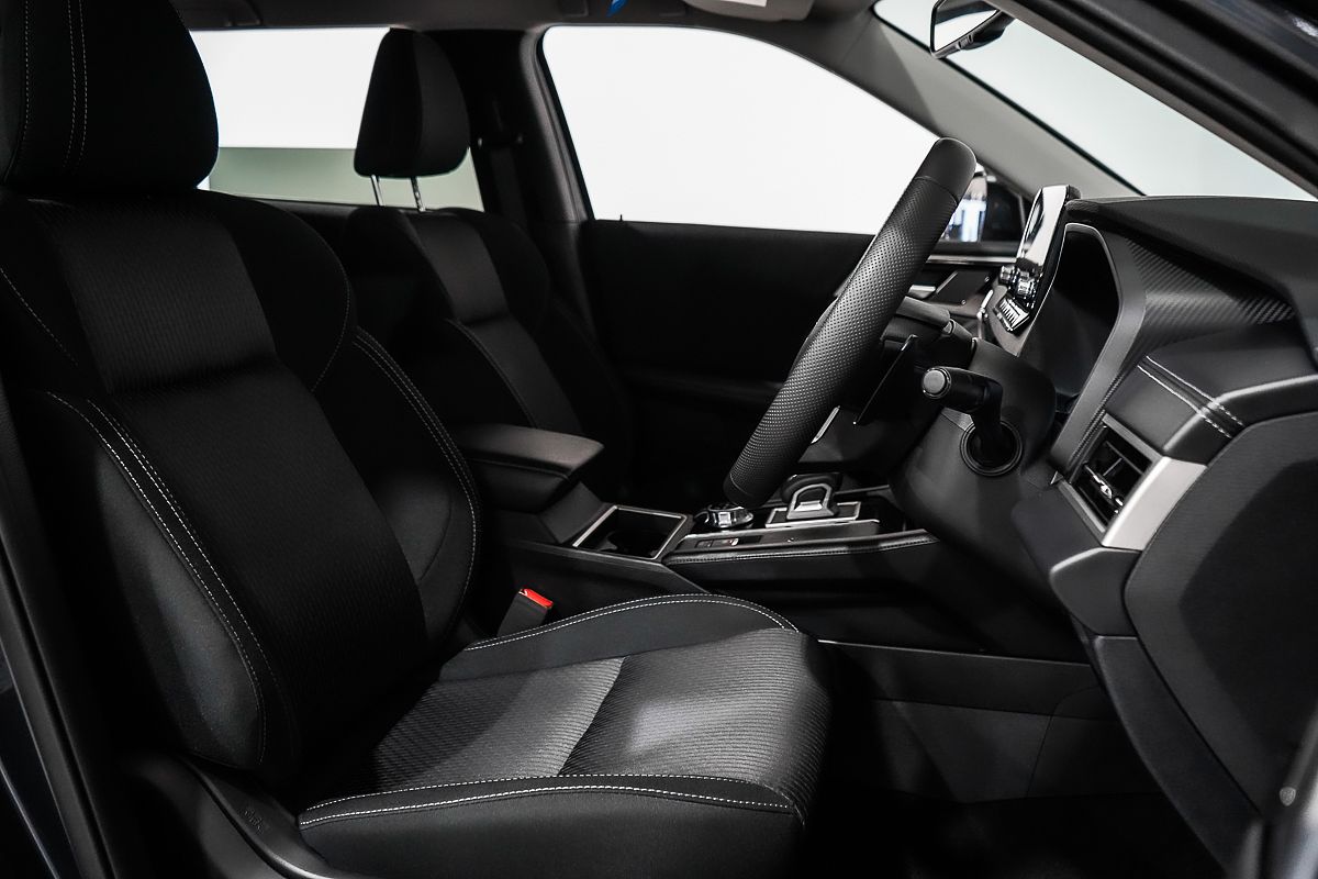 2024 Mitsubishi Outlander LS ZM