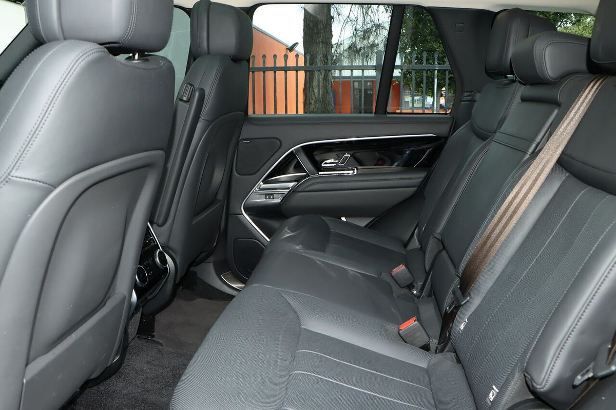 2022 Land Rover Range Rover D300 SE L460
