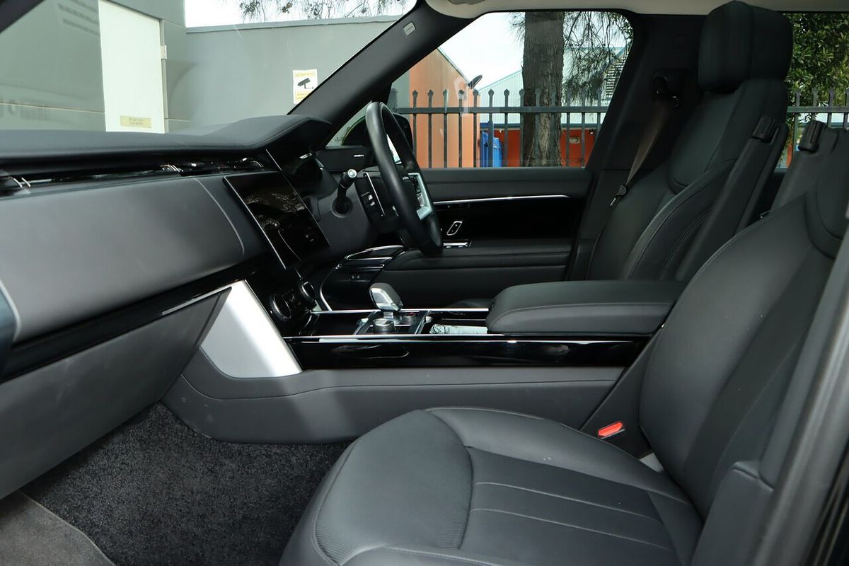 2022 Land Rover Range Rover D300 SE L460