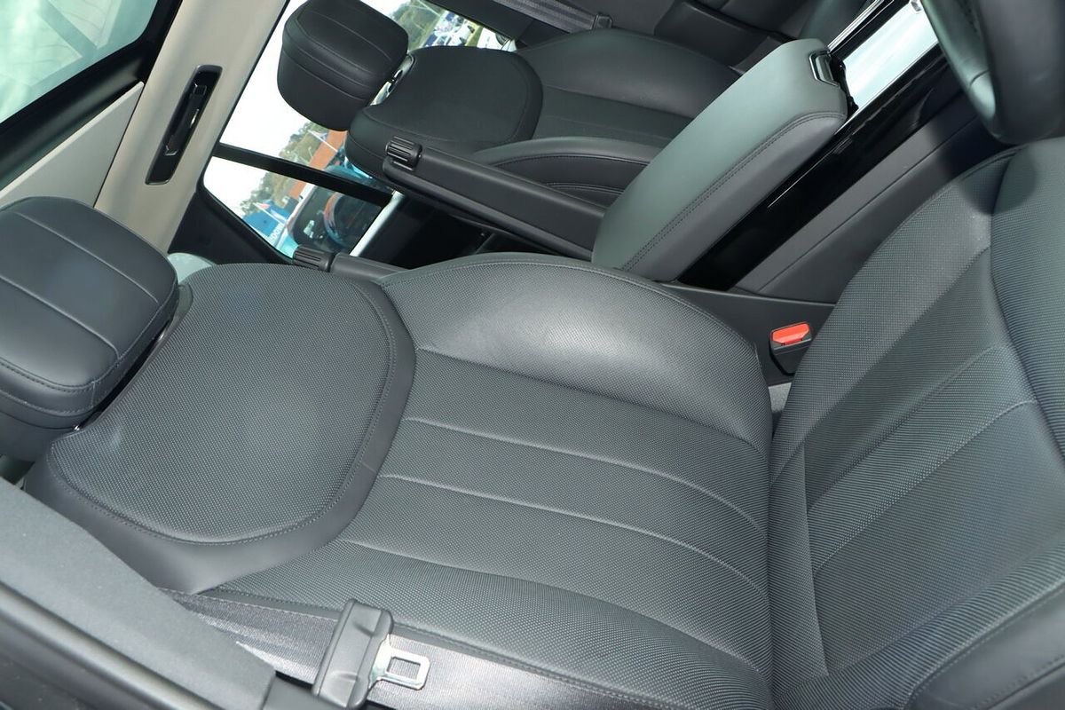 2022 Land Rover Range Rover D300 SE L460