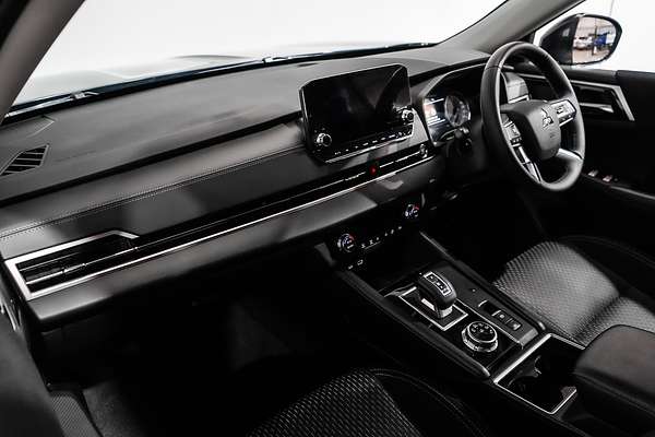 2024 Mitsubishi Outlander LS ZM