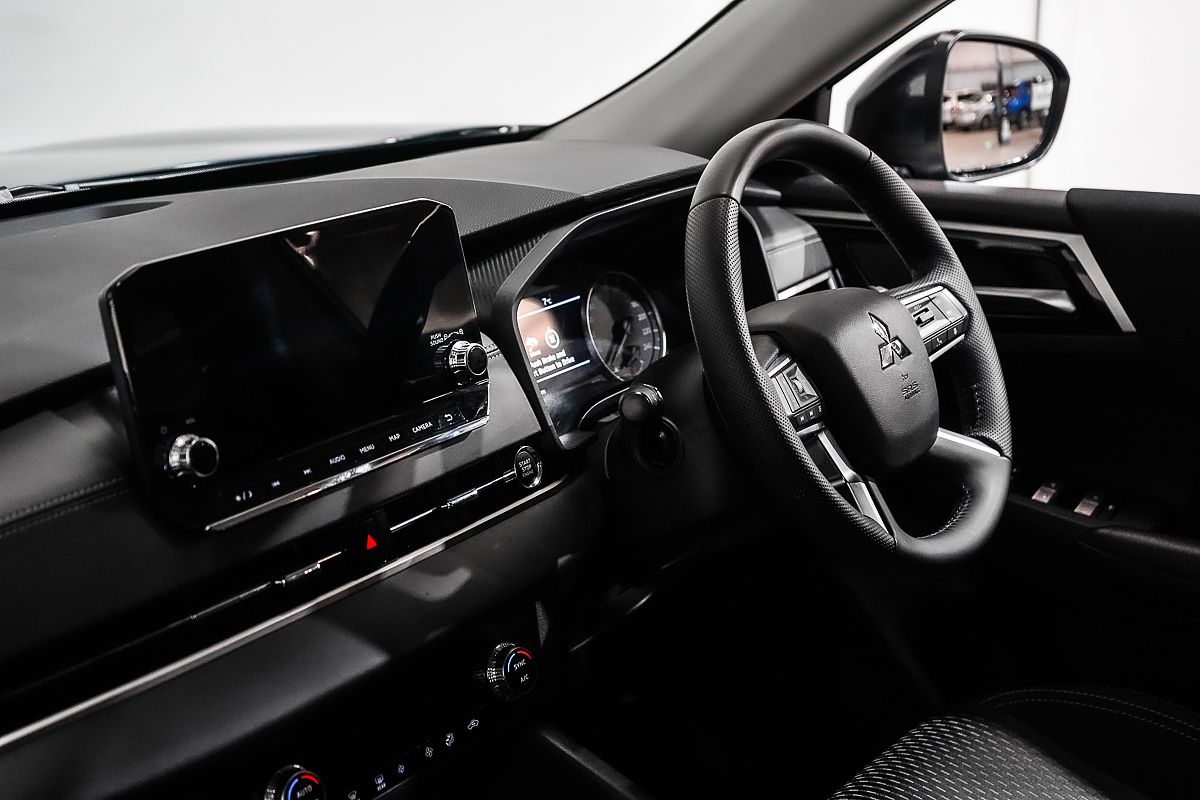 2024 Mitsubishi Outlander LS ZM