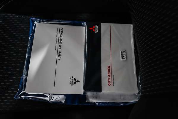 2024 Mitsubishi Outlander LS ZM