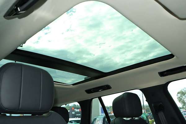 2022 Land Rover Range Rover D300 SE L460