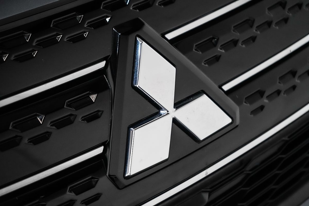 2024 Mitsubishi Outlander LS ZM