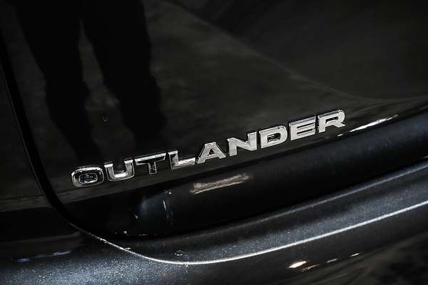 2024 Mitsubishi Outlander LS ZM