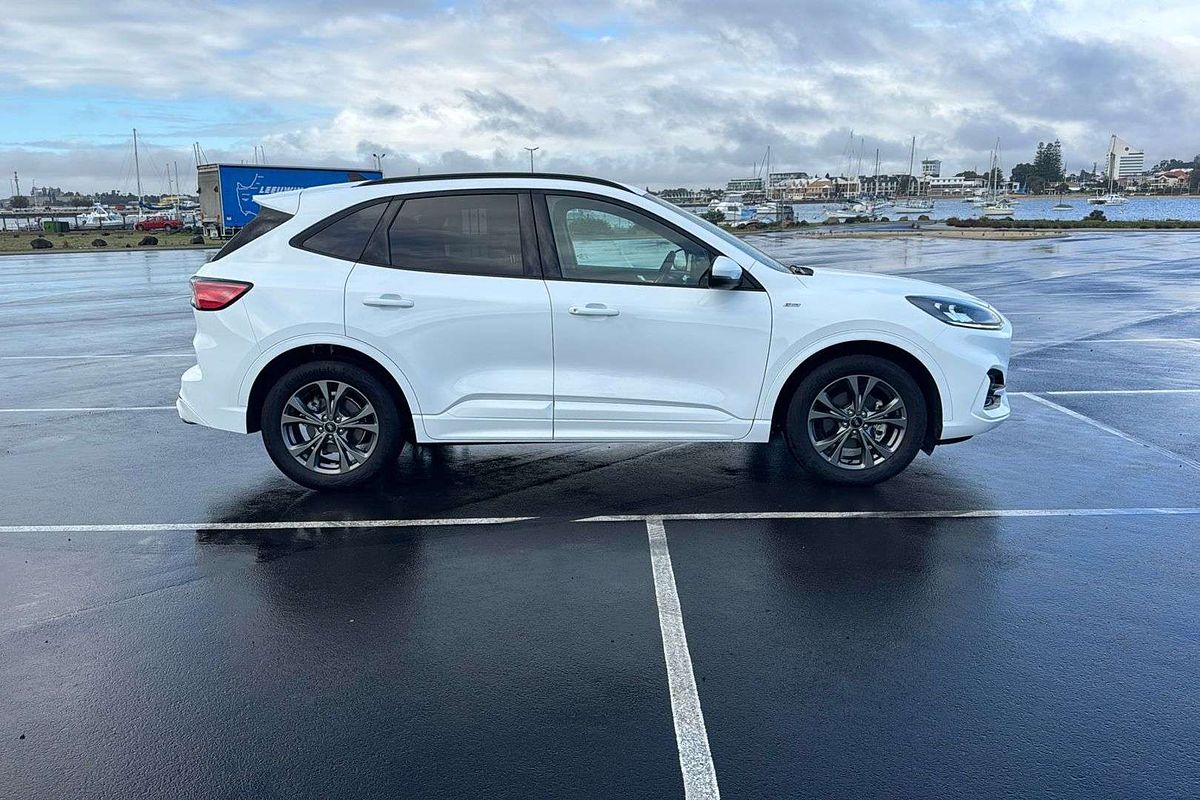 2022 Ford Escape ST-Line ZH