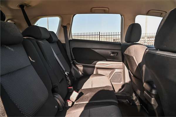 2016 Mitsubishi Outlander LS Safety Pack ZK