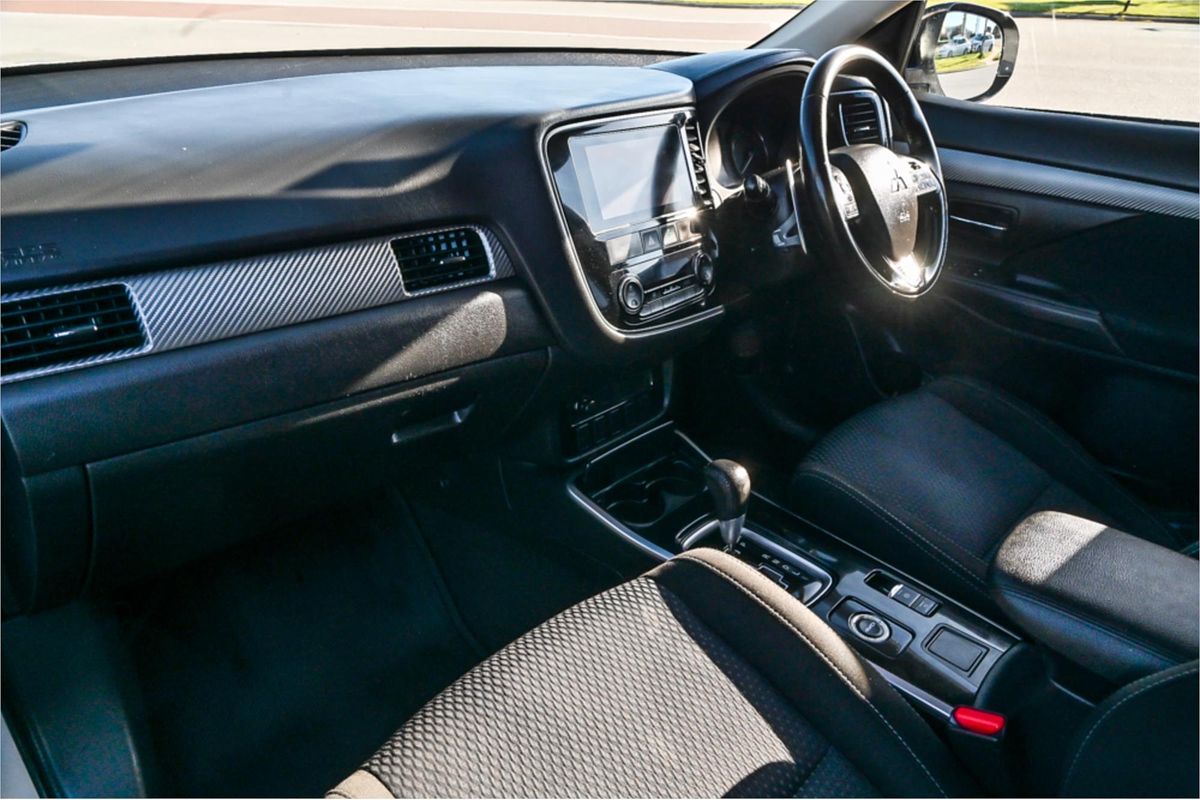 2016 Mitsubishi Outlander LS Safety Pack ZK