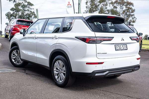 2025 Mitsubishi Outlander ES ZM