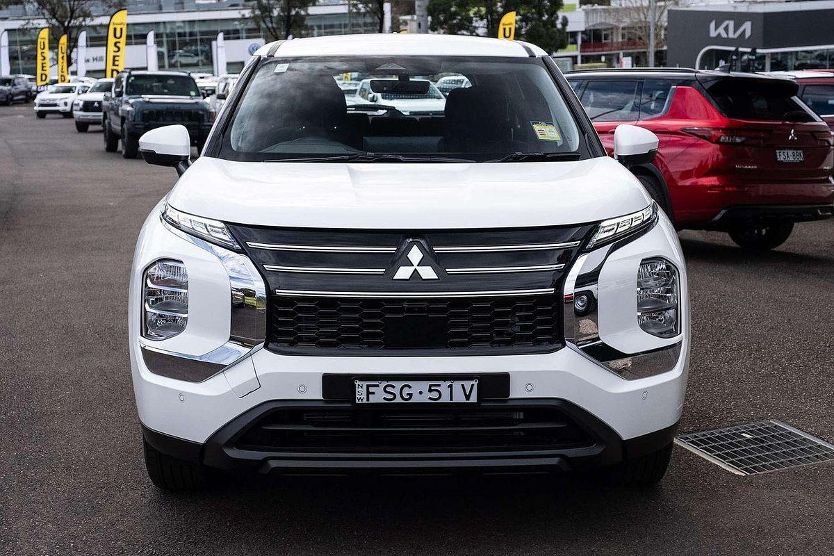 2025 Mitsubishi Outlander ES ZM