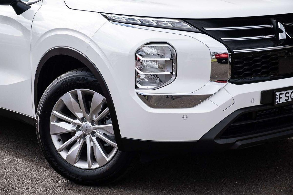2025 Mitsubishi Outlander ES ZM