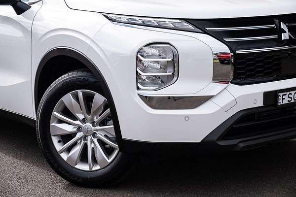 2025 Mitsubishi Outlander ES ZM