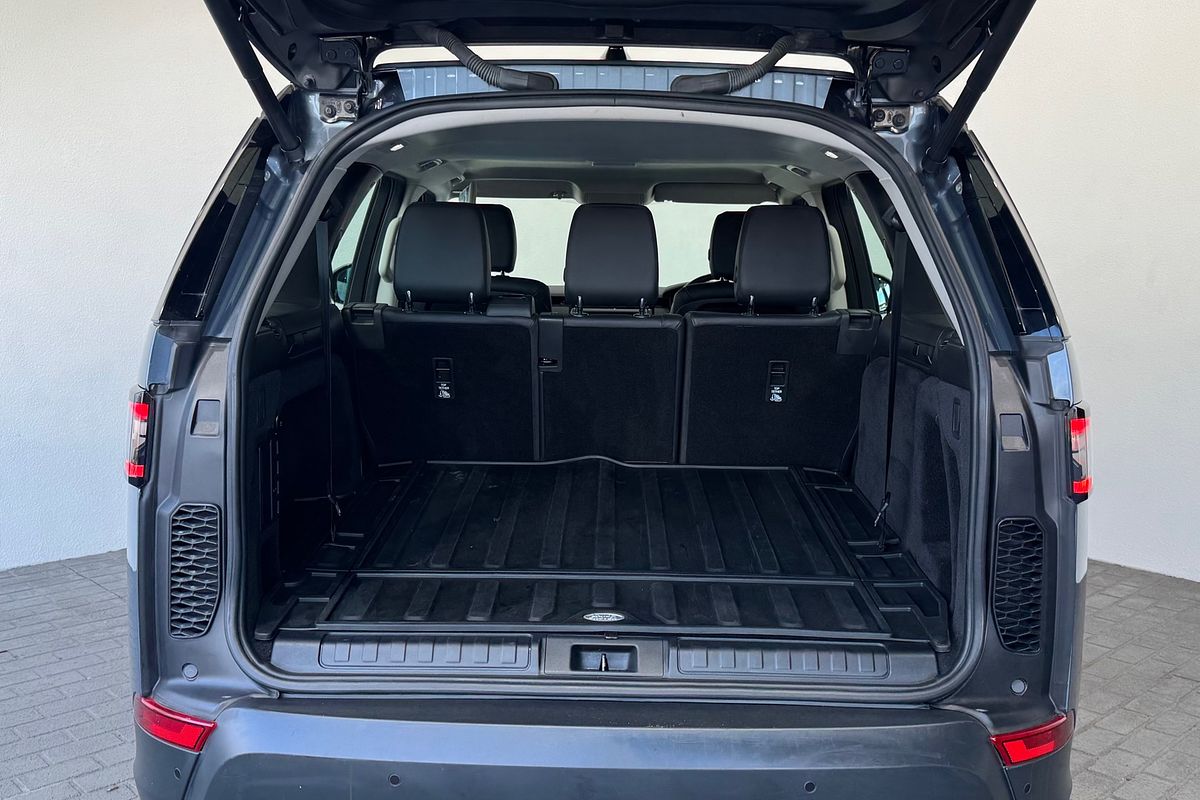 2019 Land Rover Discovery SD6 SE Series 5