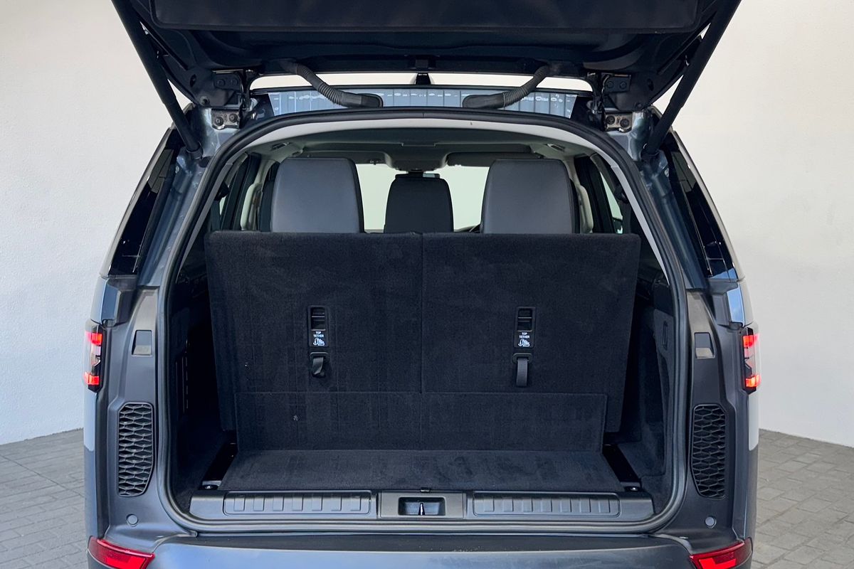 2019 Land Rover Discovery SD6 SE Series 5