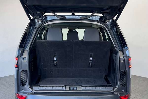 2019 Land Rover Discovery SD6 SE Series 5