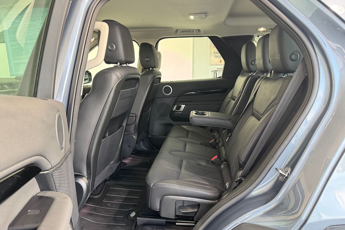 2019 Land Rover Discovery SD6 SE Series 5