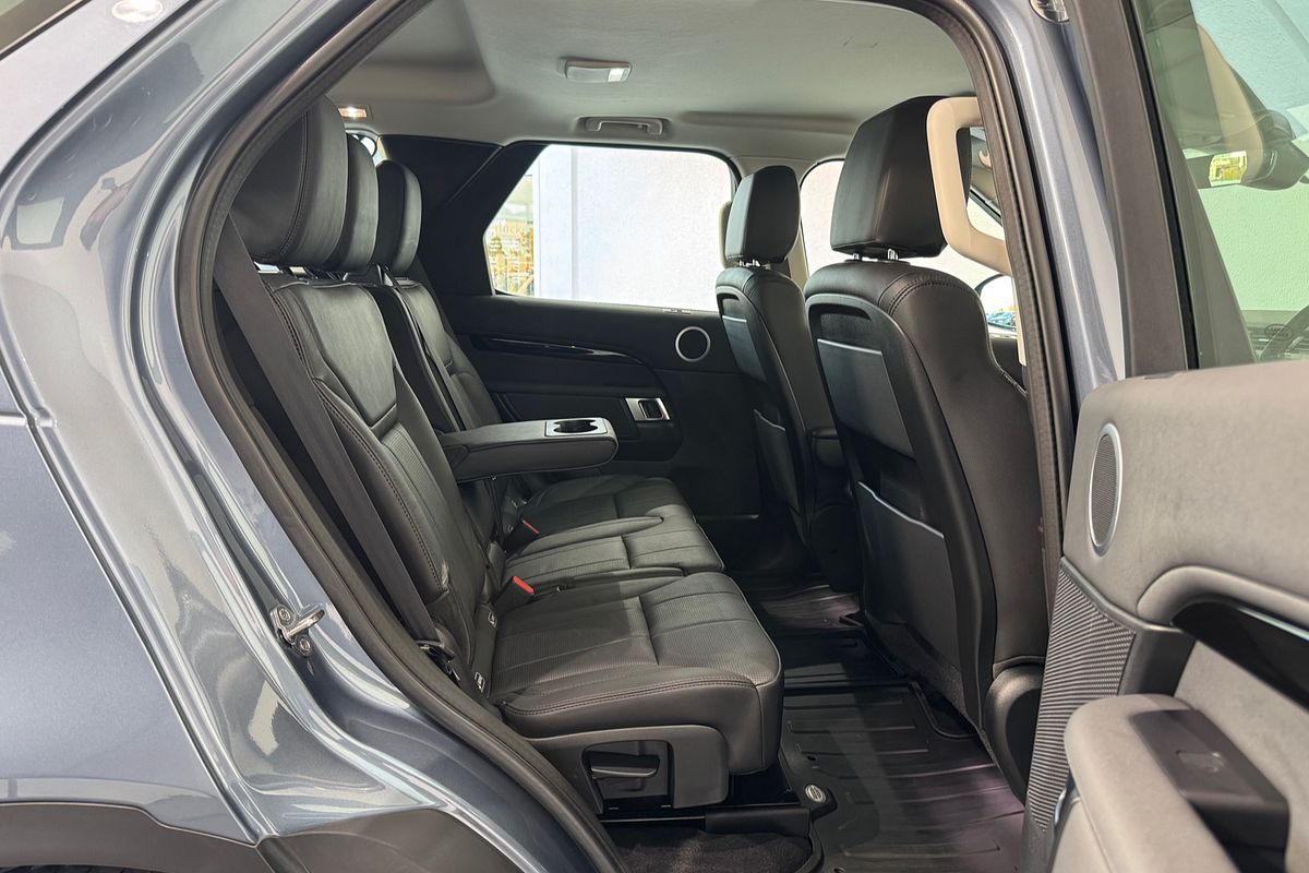 2019 Land Rover Discovery SD6 SE Series 5