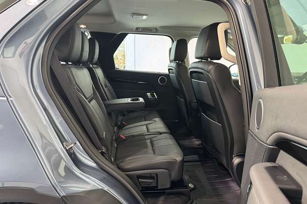 2019 Land Rover Discovery SD6 SE Series 5