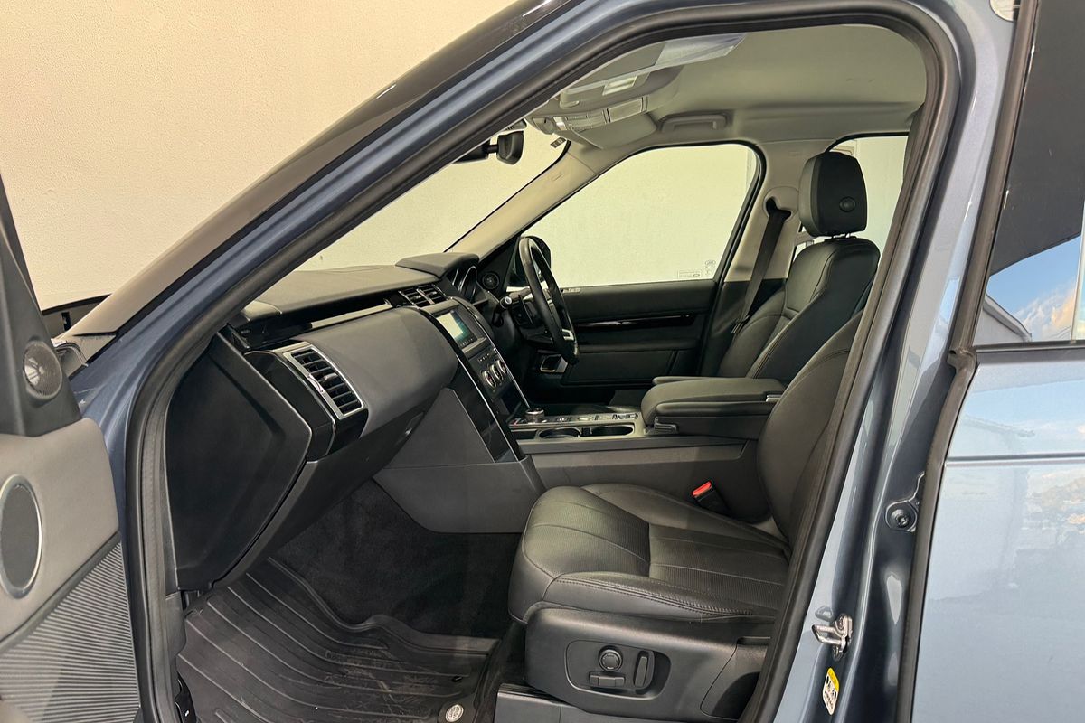 2019 Land Rover Discovery SD6 SE Series 5
