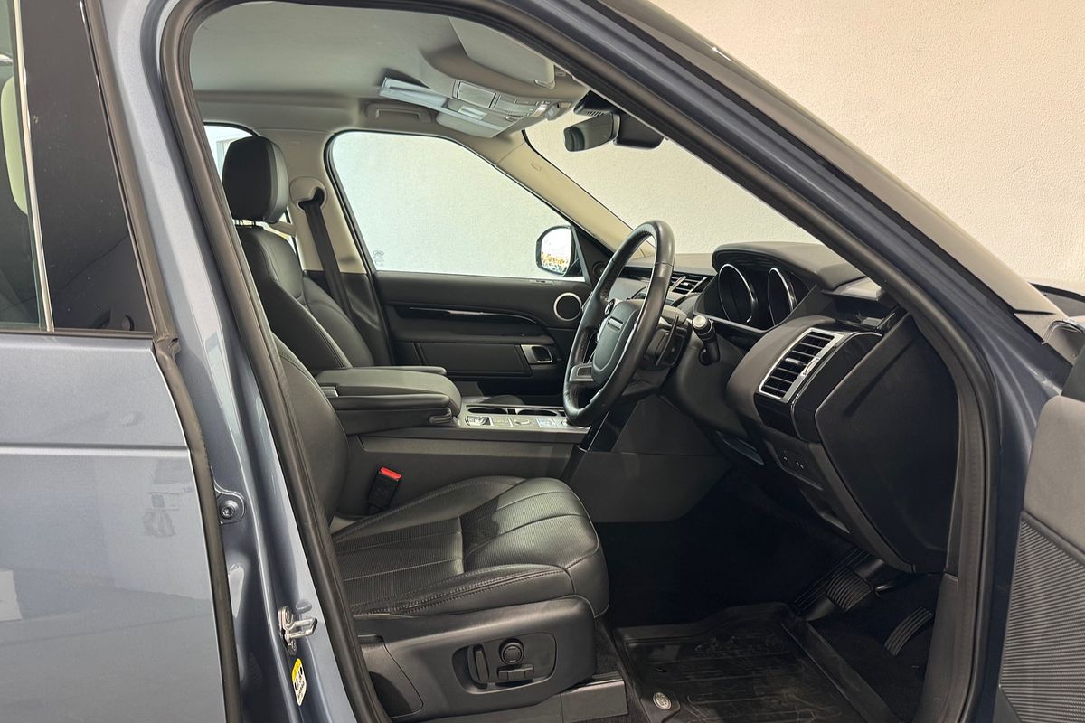 2019 Land Rover Discovery SD6 SE Series 5