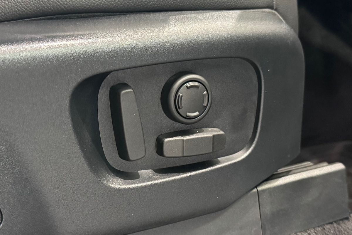 2019 Land Rover Discovery SD6 SE Series 5