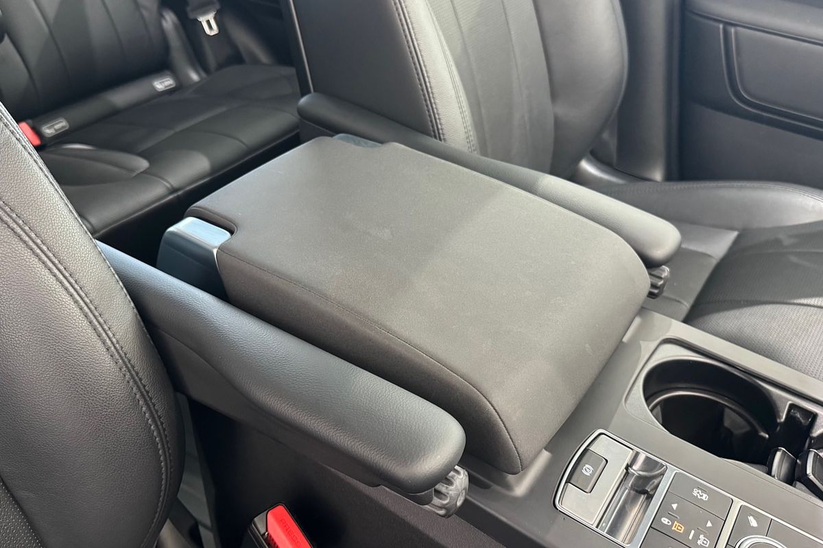 2019 Land Rover Discovery SD6 SE Series 5