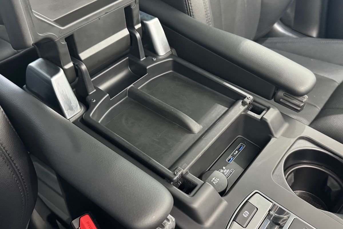 2019 Land Rover Discovery SD6 SE Series 5