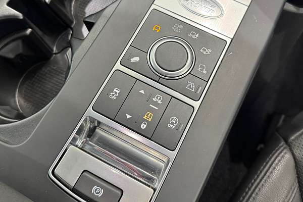 2019 Land Rover Discovery SD6 SE Series 5