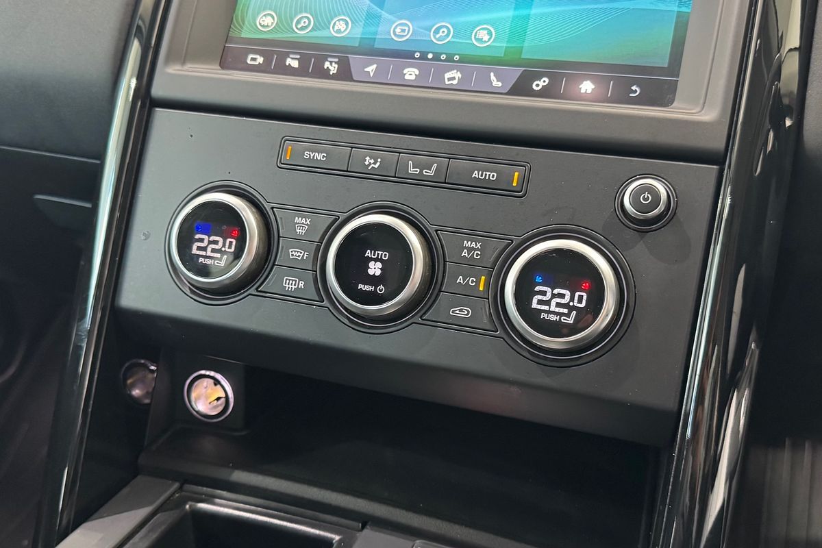 2019 Land Rover Discovery SD6 SE Series 5