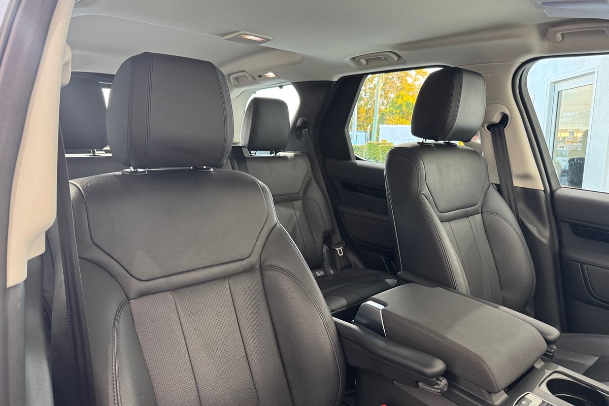 2019 Land Rover Discovery SD6 SE Series 5