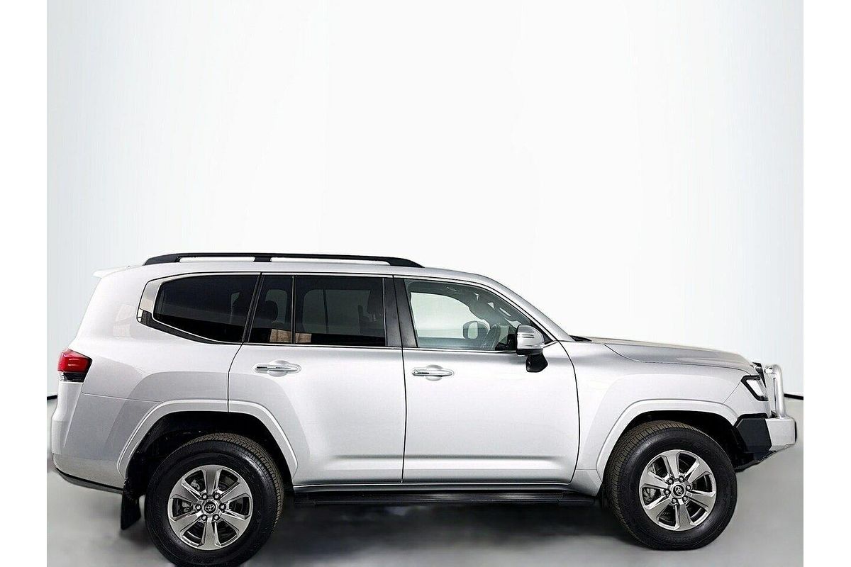 2022 Toyota Landcruiser Sahara FJA300R