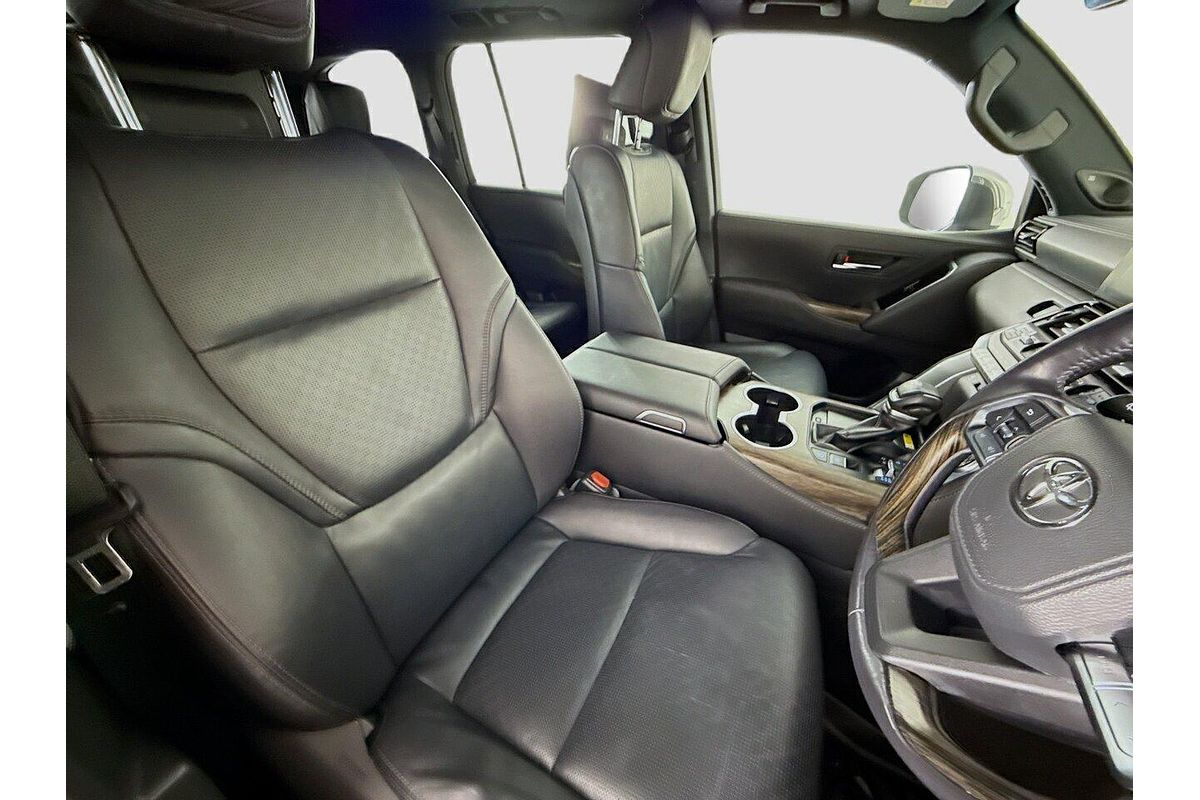 2022 Toyota Landcruiser Sahara FJA300R